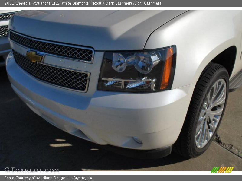 White Diamond Tricoat / Dark Cashmere/Light Cashmere 2011 Chevrolet Avalanche LTZ