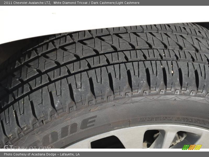 White Diamond Tricoat / Dark Cashmere/Light Cashmere 2011 Chevrolet Avalanche LTZ