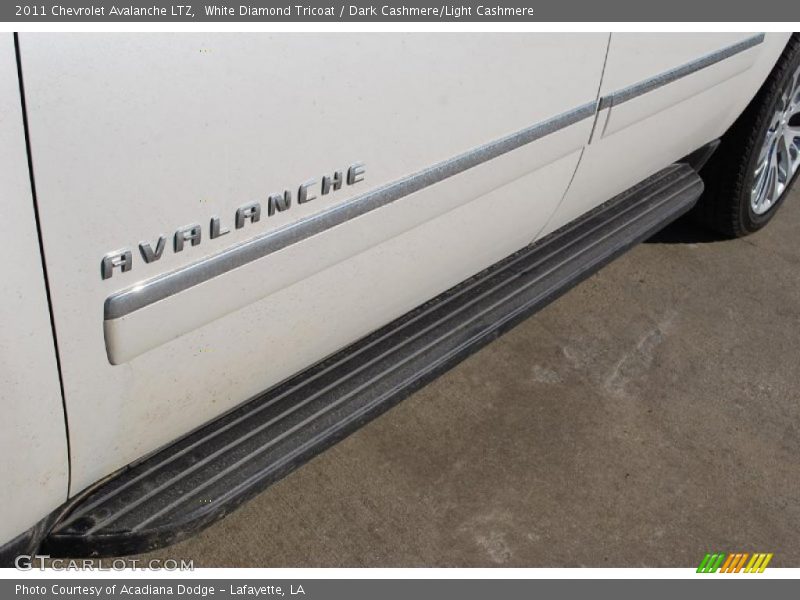 White Diamond Tricoat / Dark Cashmere/Light Cashmere 2011 Chevrolet Avalanche LTZ
