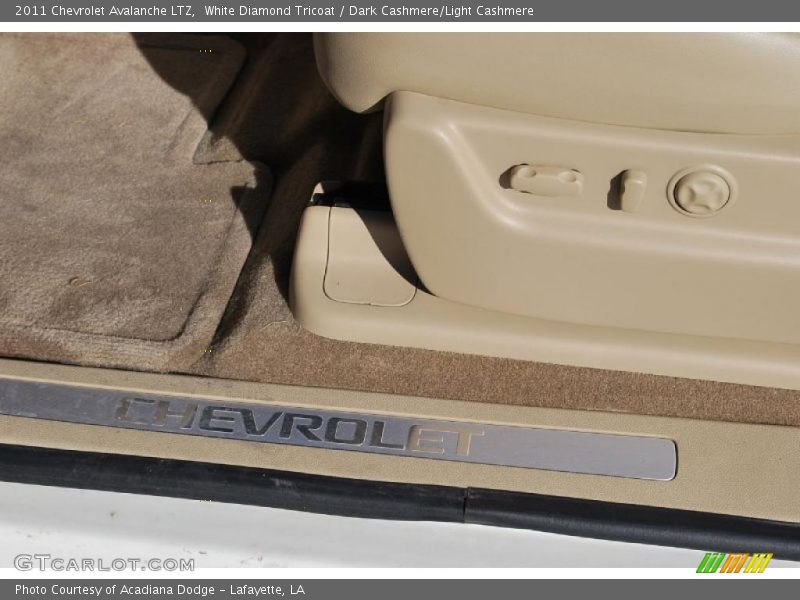 White Diamond Tricoat / Dark Cashmere/Light Cashmere 2011 Chevrolet Avalanche LTZ