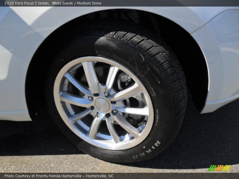 White Suede / Medium Stone 2010 Ford Focus S Sedan