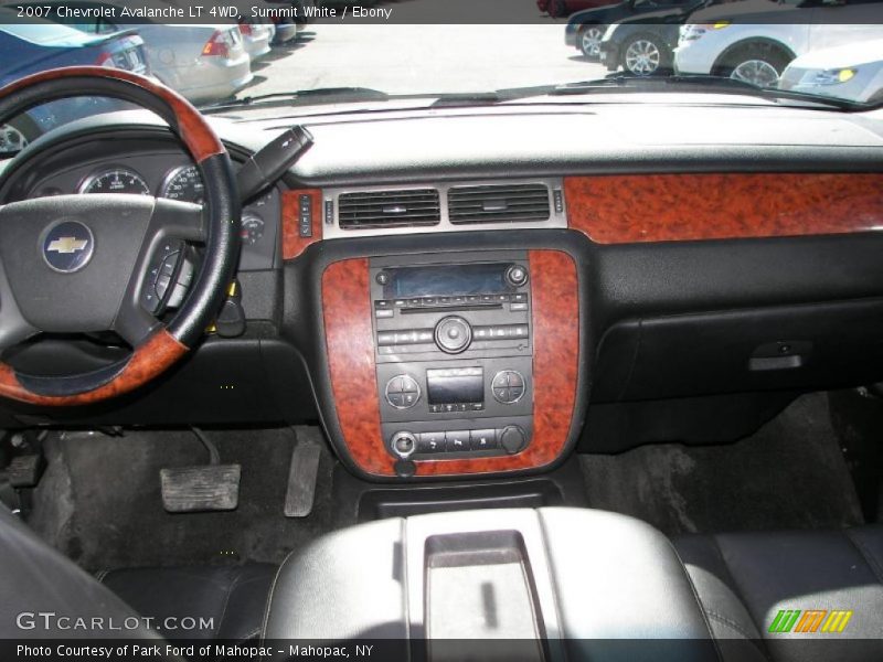 Summit White / Ebony 2007 Chevrolet Avalanche LT 4WD