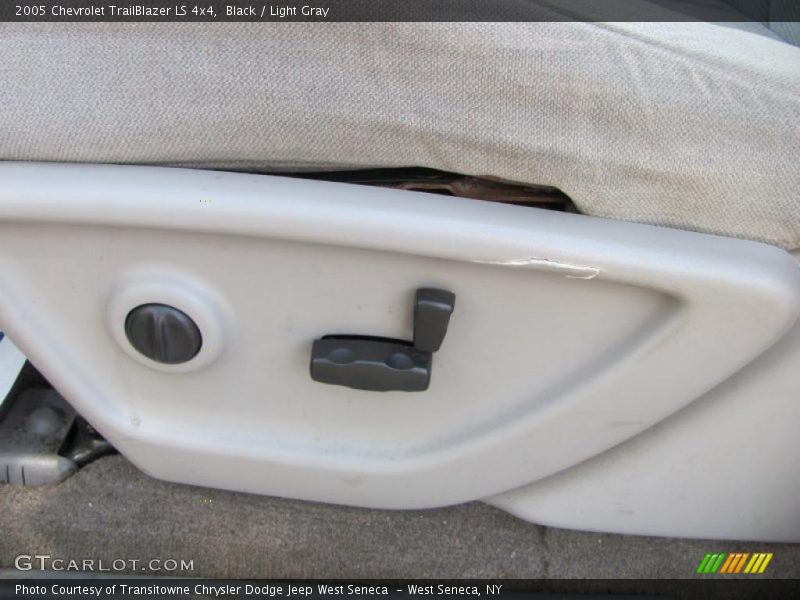 Black / Light Gray 2005 Chevrolet TrailBlazer LS 4x4