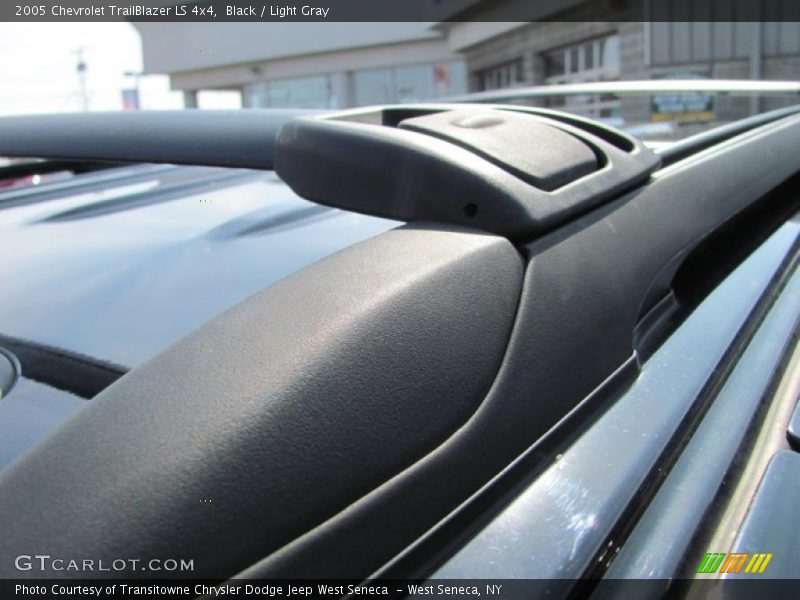 Black / Light Gray 2005 Chevrolet TrailBlazer LS 4x4
