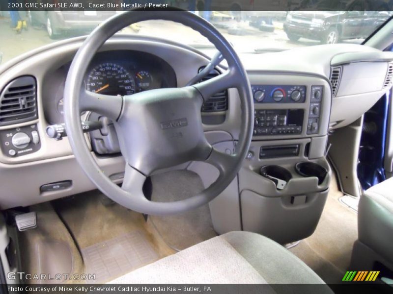 Dashboard of 2001 Safari SLE AWD