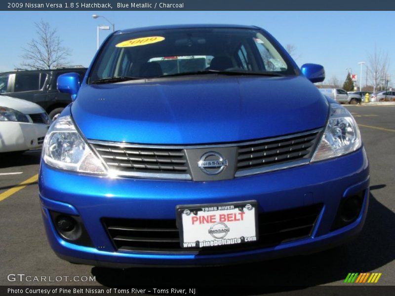 Blue Metallic / Charcoal 2009 Nissan Versa 1.8 S Hatchback