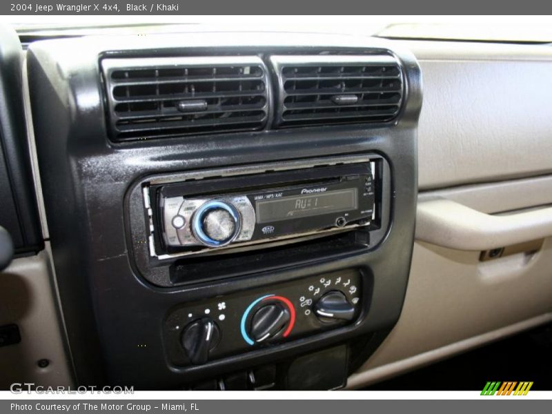 Black / Khaki 2004 Jeep Wrangler X 4x4