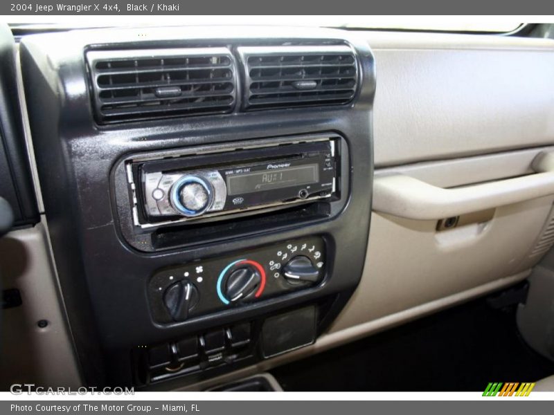 Black / Khaki 2004 Jeep Wrangler X 4x4
