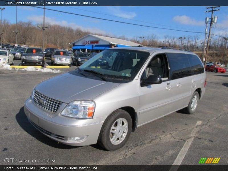 Front 3/4 View of 2005 Freestar SEL
