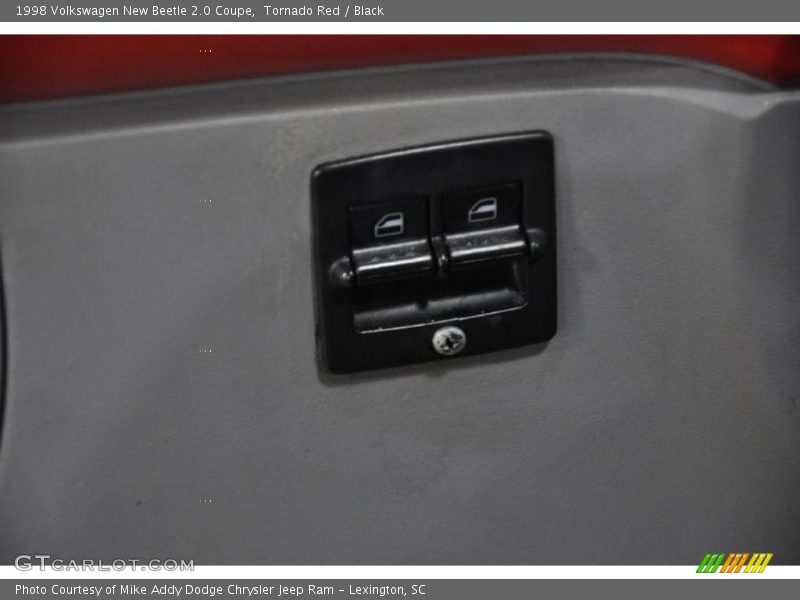 Tornado Red / Black 1998 Volkswagen New Beetle 2.0 Coupe