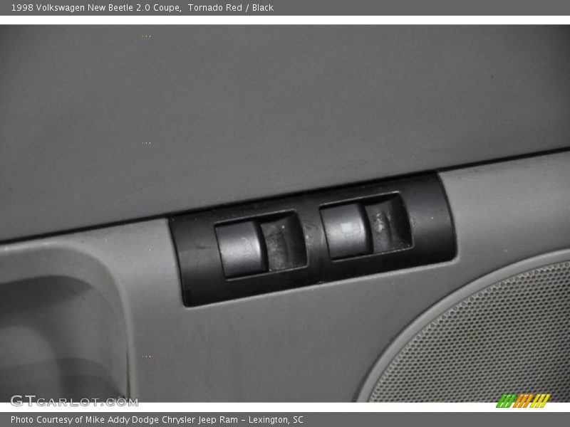Tornado Red / Black 1998 Volkswagen New Beetle 2.0 Coupe