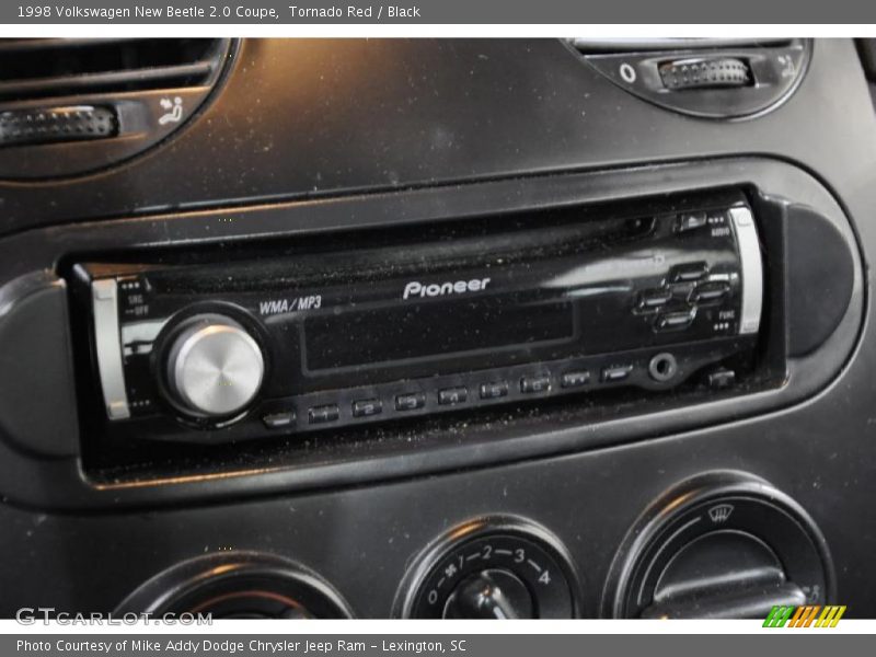 Tornado Red / Black 1998 Volkswagen New Beetle 2.0 Coupe