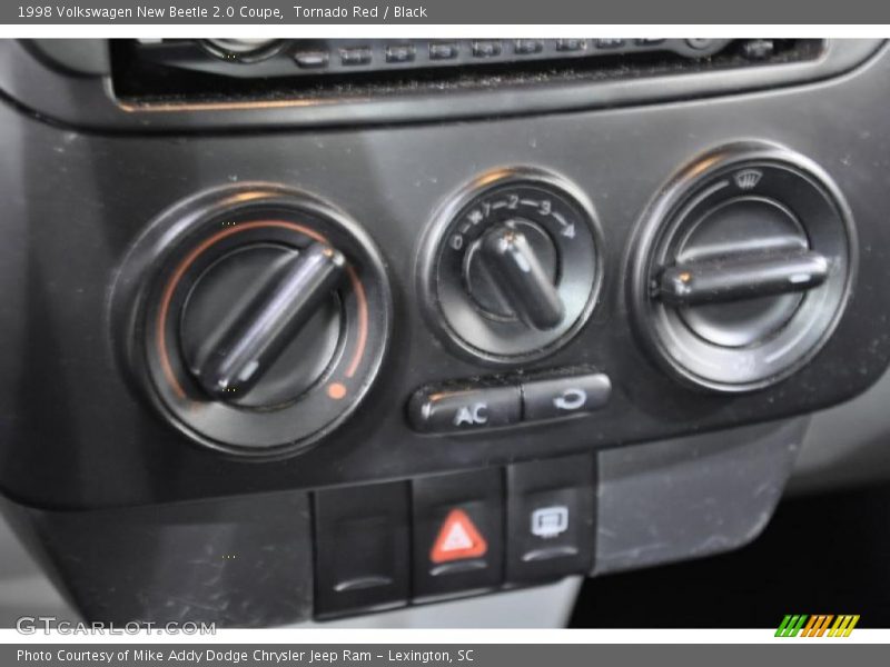 Tornado Red / Black 1998 Volkswagen New Beetle 2.0 Coupe