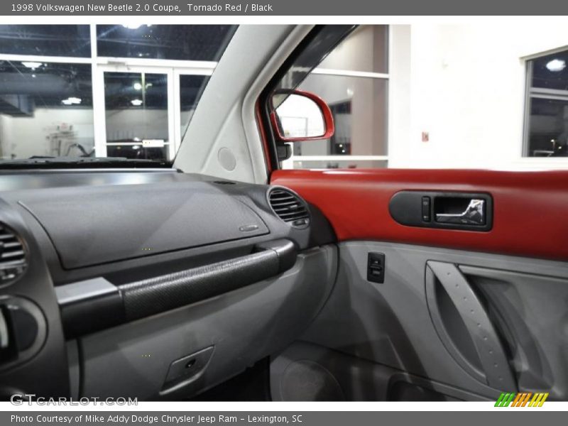 Tornado Red / Black 1998 Volkswagen New Beetle 2.0 Coupe