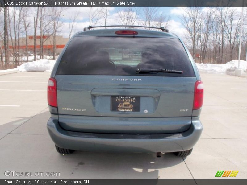 Magnesium Green Pearl / Medium Slate Gray 2005 Dodge Caravan SXT