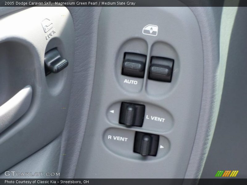 Magnesium Green Pearl / Medium Slate Gray 2005 Dodge Caravan SXT