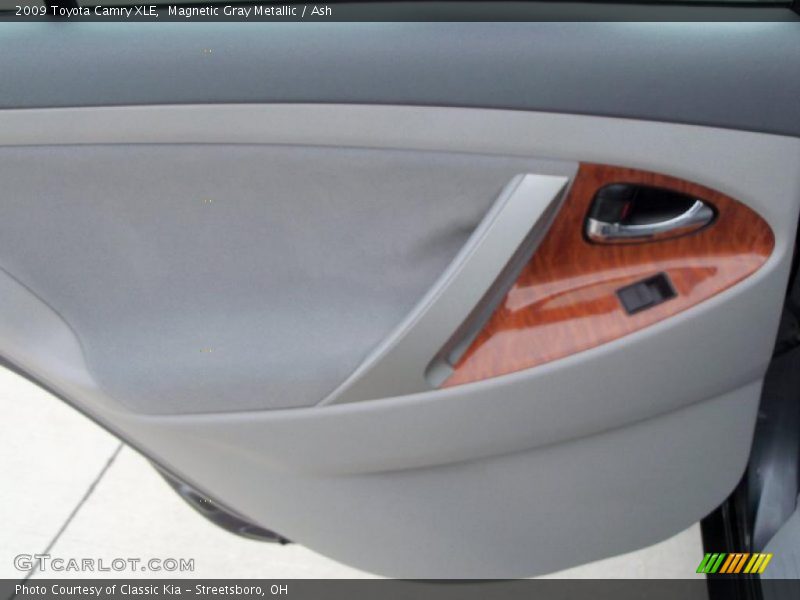 Magnetic Gray Metallic / Ash 2009 Toyota Camry XLE