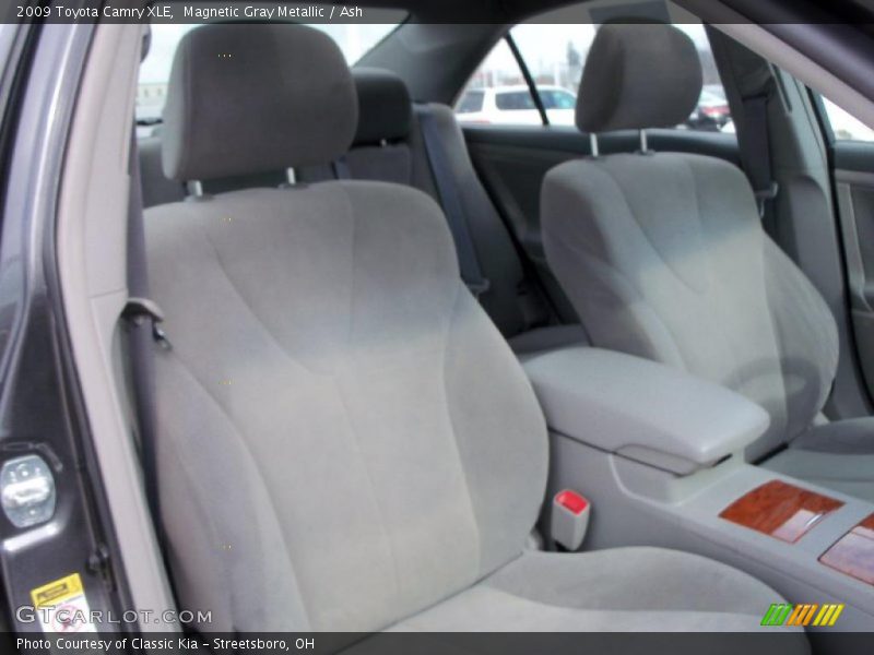 Magnetic Gray Metallic / Ash 2009 Toyota Camry XLE
