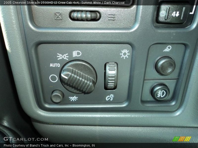 Controls of 2005 Silverado 2500HD LS Crew Cab 4x4