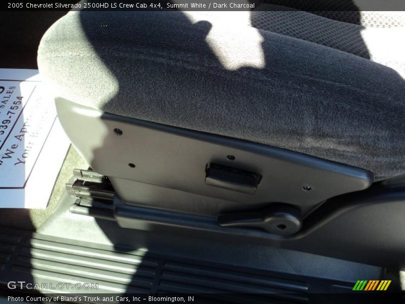 Summit White / Dark Charcoal 2005 Chevrolet Silverado 2500HD LS Crew Cab 4x4