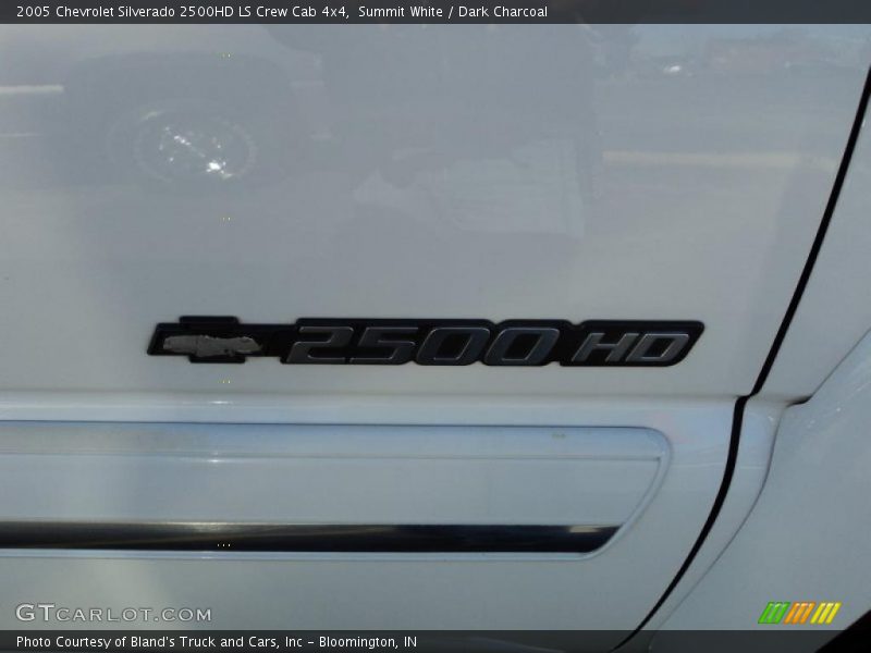 Summit White / Dark Charcoal 2005 Chevrolet Silverado 2500HD LS Crew Cab 4x4