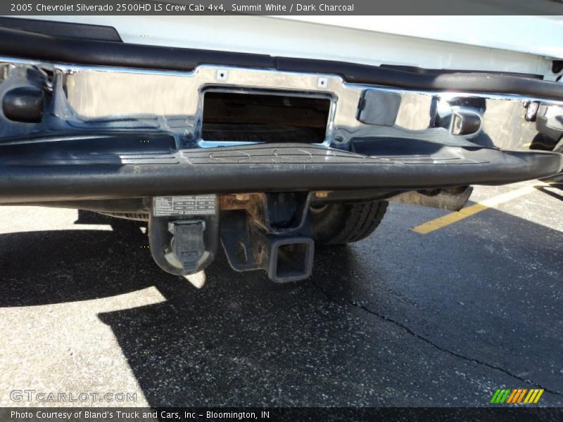 Summit White / Dark Charcoal 2005 Chevrolet Silverado 2500HD LS Crew Cab 4x4