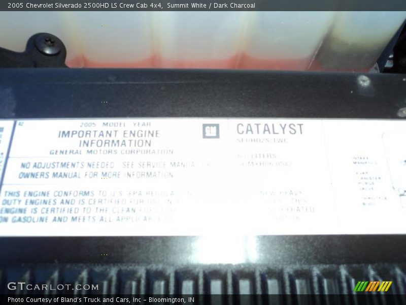 Summit White / Dark Charcoal 2005 Chevrolet Silverado 2500HD LS Crew Cab 4x4