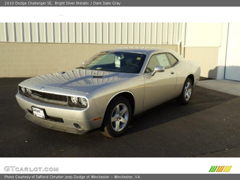 Front 3/4 View of 2010 Challenger SE