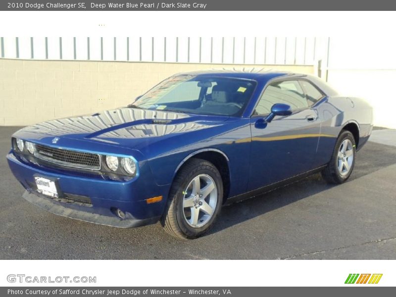 Front 3/4 View of 2010 Challenger SE