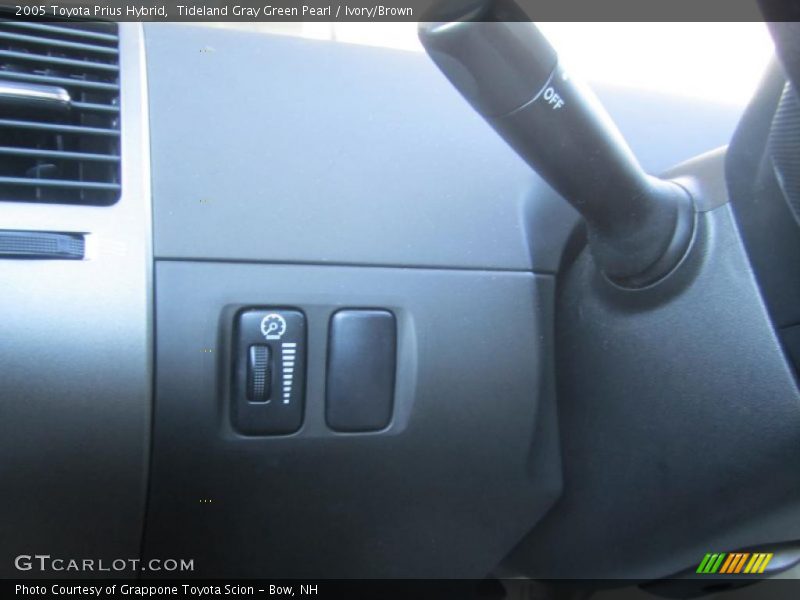 Tideland Gray Green Pearl / Ivory/Brown 2005 Toyota Prius Hybrid