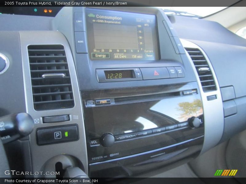 Controls of 2005 Prius Hybrid
