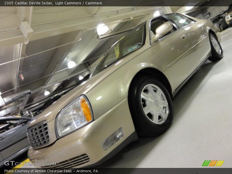 Light Cashmere / Cashmere 2005 Cadillac DeVille Sedan