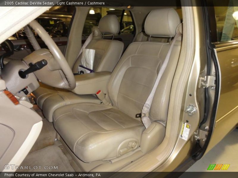 Light Cashmere / Cashmere 2005 Cadillac DeVille Sedan