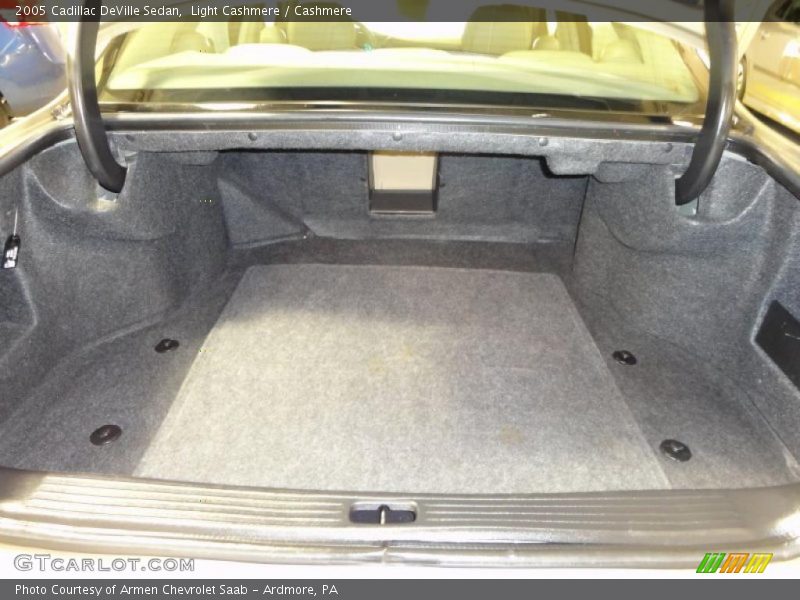 Light Cashmere / Cashmere 2005 Cadillac DeVille Sedan