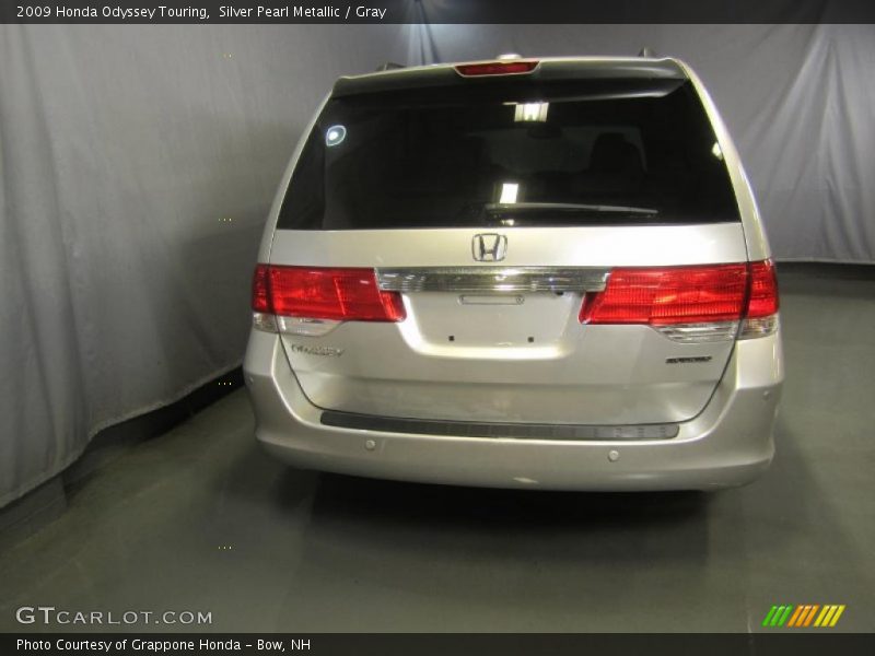Silver Pearl Metallic / Gray 2009 Honda Odyssey Touring