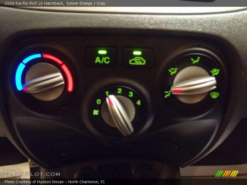 Controls of 2009 Rio Rio5 LX Hatchback