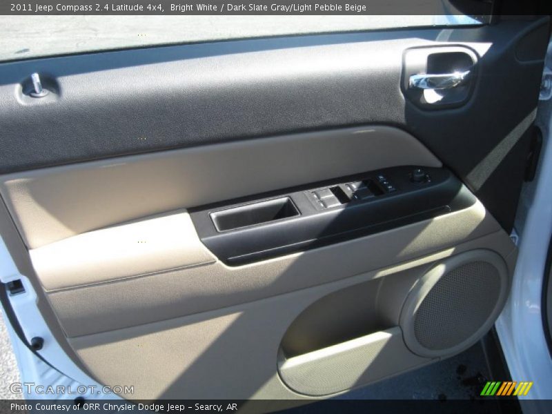 Bright White / Dark Slate Gray/Light Pebble Beige 2011 Jeep Compass 2.4 Latitude 4x4
