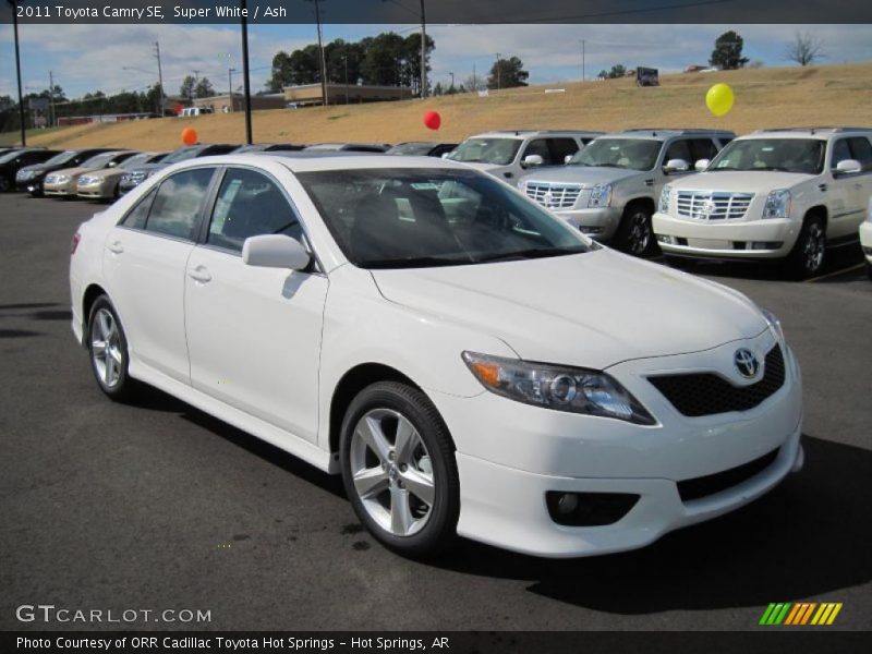 Front 3/4 View of 2011 Camry SE