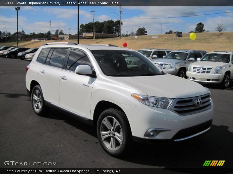 Front 3/4 View of 2011 Highlander Limited
