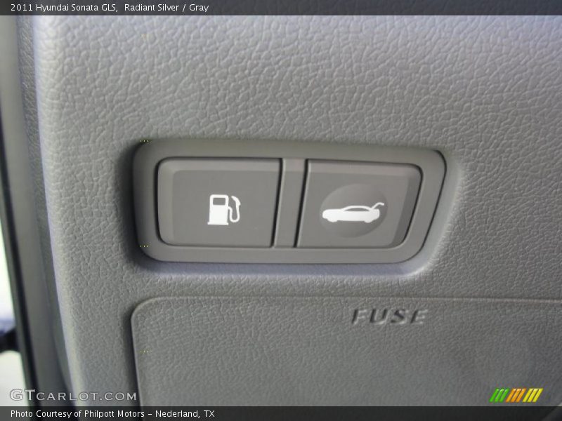 Radiant Silver / Gray 2011 Hyundai Sonata GLS