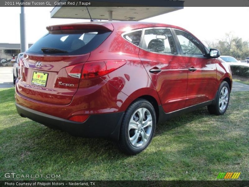Garnet Red / Taupe 2011 Hyundai Tucson GL