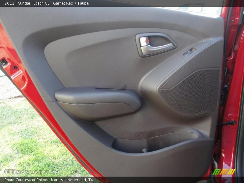 Door Panel of 2011 Tucson GL