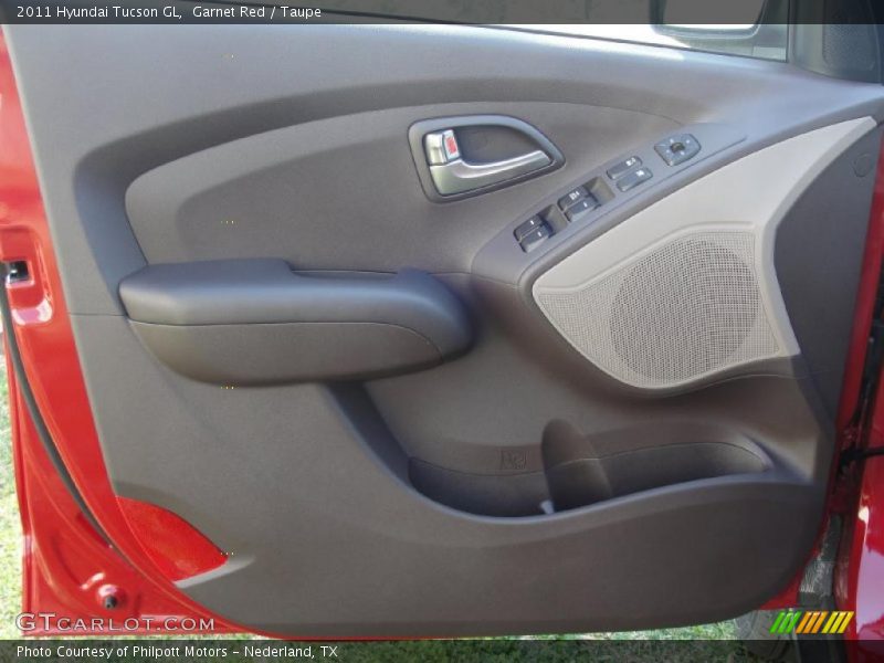 Door Panel of 2011 Tucson GL