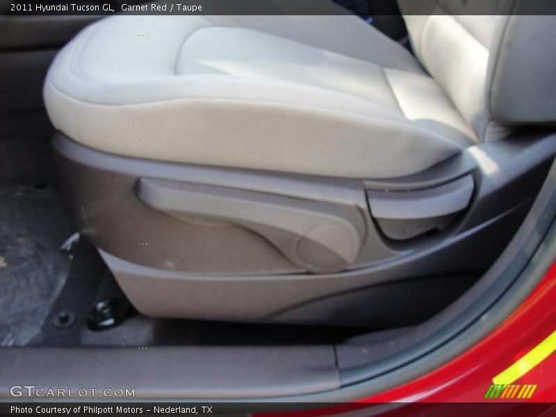 Garnet Red / Taupe 2011 Hyundai Tucson GL