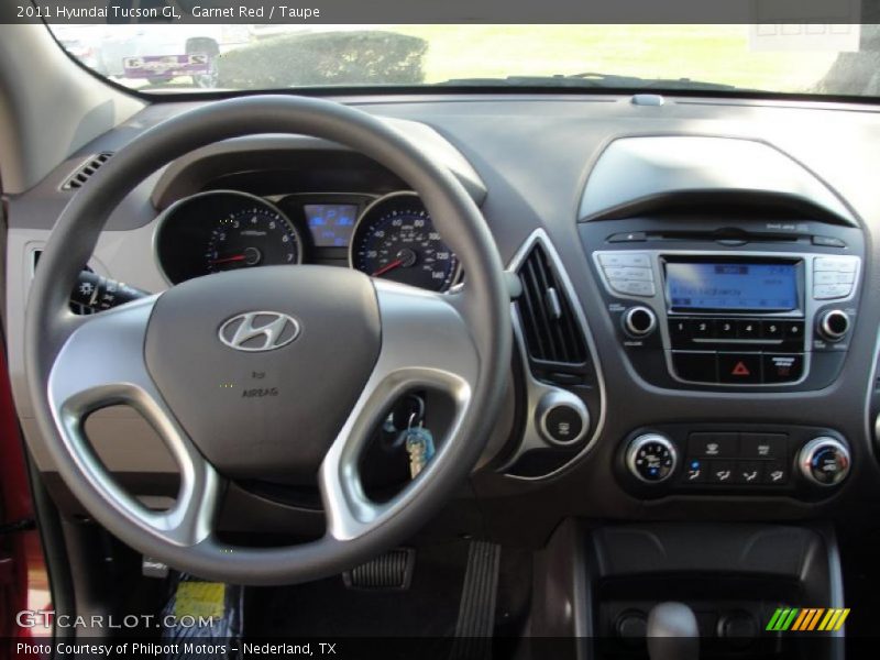 Dashboard of 2011 Tucson GL