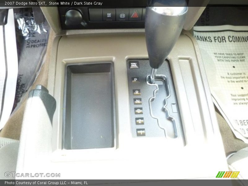 Stone White / Dark Slate Gray 2007 Dodge Nitro SXT