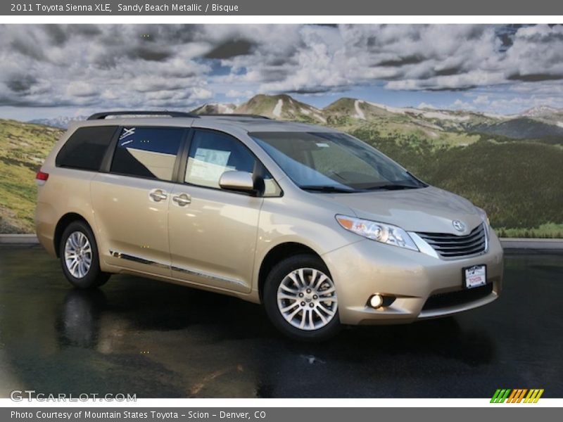 Front 3/4 View of 2011 Sienna XLE