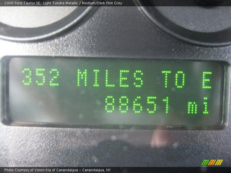 Light Tundra Metallic / Medium/Dark Flint Grey 2006 Ford Taurus SE