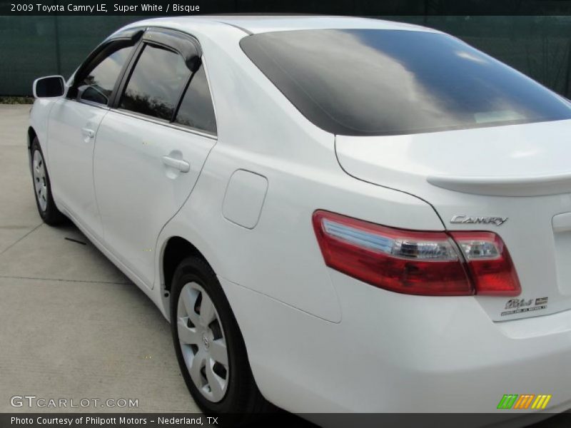 Super White / Bisque 2009 Toyota Camry LE