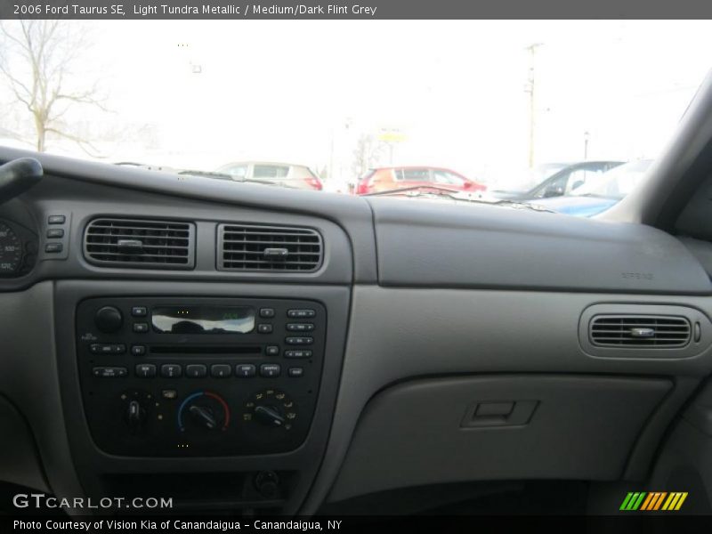 Light Tundra Metallic / Medium/Dark Flint Grey 2006 Ford Taurus SE